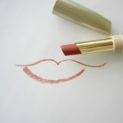 rouge à lèvres nude