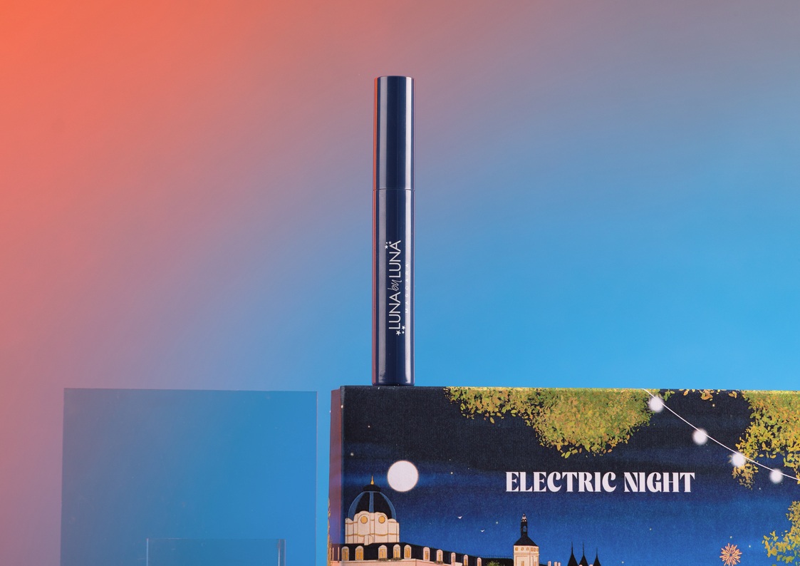 Mascara bleu électrique : Réveillez votre regard !