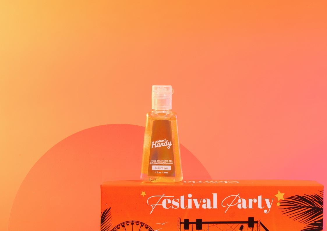 Gel mains nettoyant pailleté : pour être glowy jusqu’au bout des doigts.