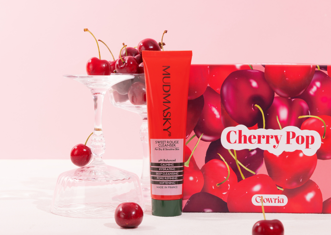 Nettoyant Rouge Doux : La gelée fruitée qui nettoie votre peau avec fraîcheur.