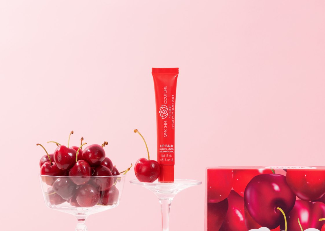 Baume à Lèvres Cerise : un éclat cerise pour un sourire pop.