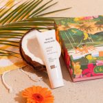 Crème de Nuit Auto‑Bronzante à l’Açaï : Un bronzage tropical, sans quitter votre chambre.