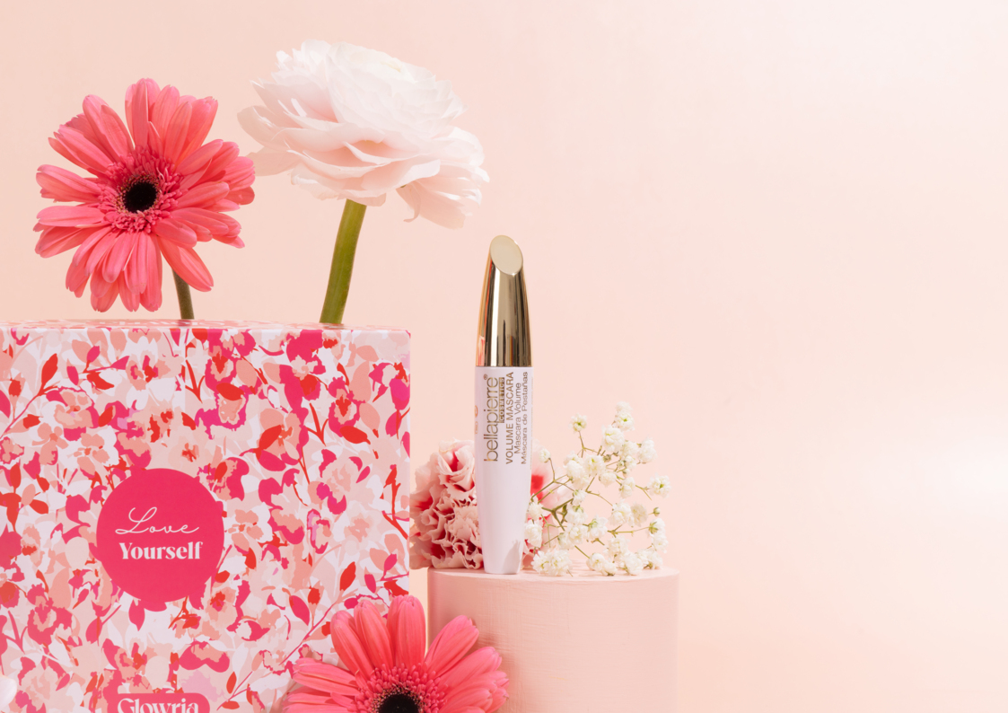 Mascara volume : Le geste make‑up qui intensifie le regard et sublime chaque cil.