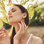 Luminothérapie et soins : comment illuminer sa peau et son esprit.