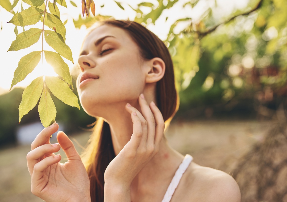 Luminothérapie et soins : comment illuminer sa peau et son esprit.