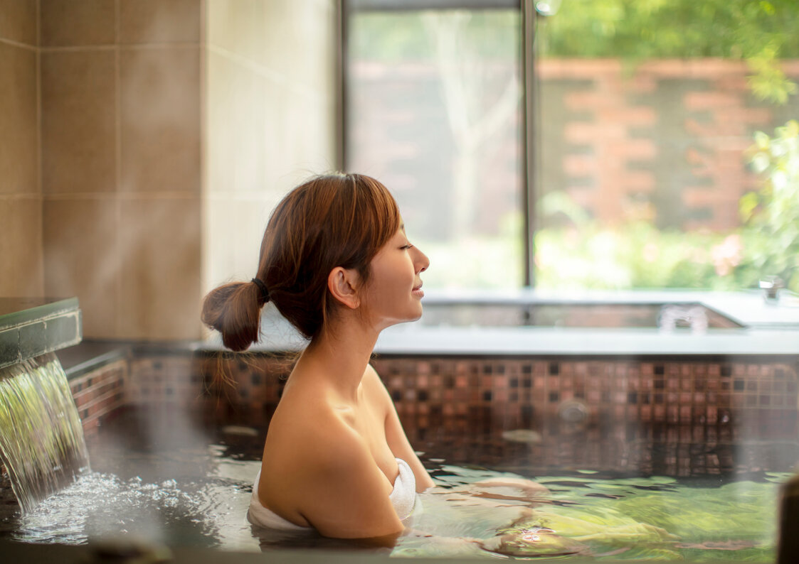 Plongée dans l’art du bain japonais.