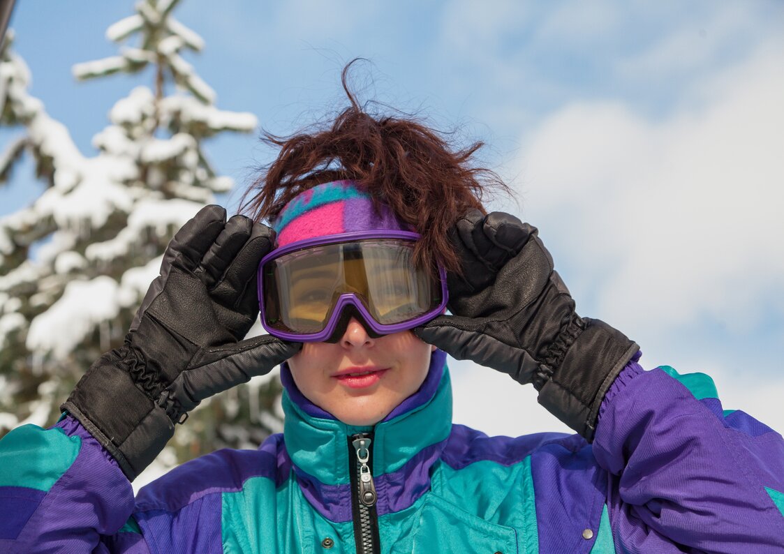 Le ski rétro : quand le vintage fait son grand retour sur les pistes.